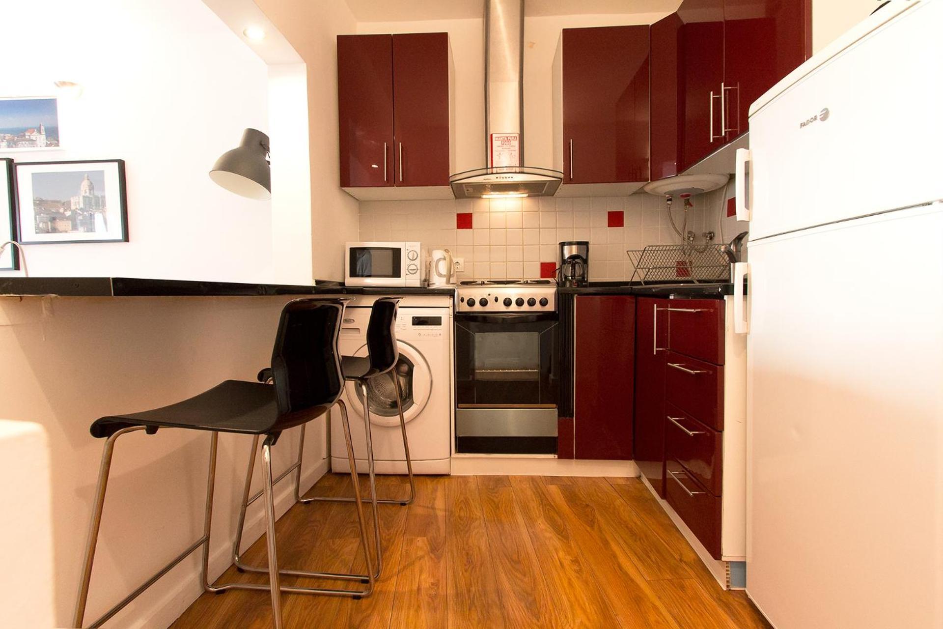 Typical Tailor Made Flat In Graca Lisbon